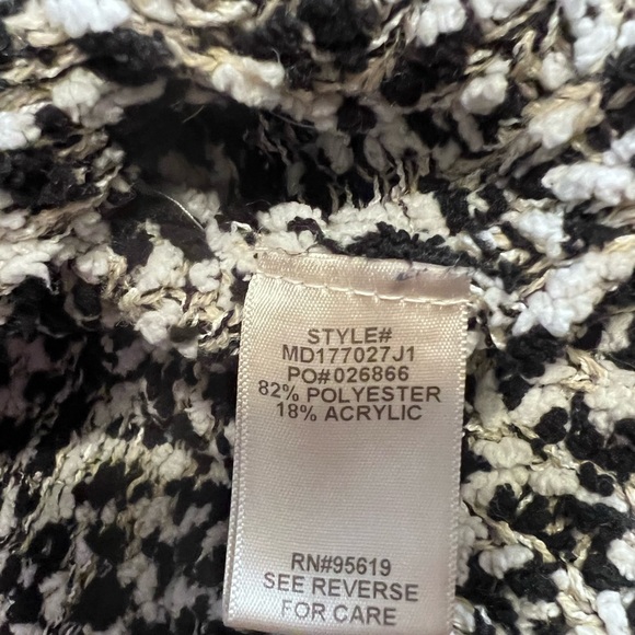 EUC John Paul Richard warm sweater size medium soft! - Picture 5 of 7